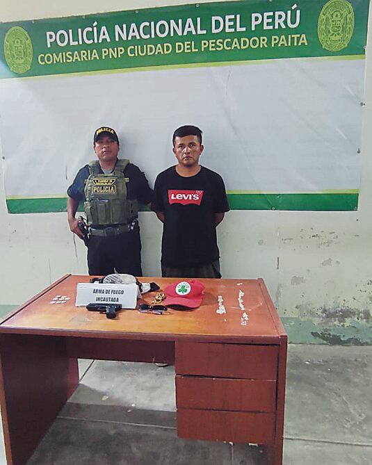 El sujeto los amenazaba con arma de fuego para que paguen el cupo. Más de 10 comerciantes pagaban para que los dejen trabajar.