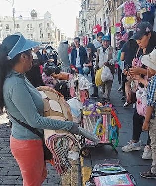 Emprendedores de las galerías comerciales consideran que el comercio informal se triplicó en Arequipa: GEC.
