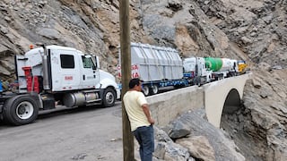 Derrumbe de rocas vuelve a bloquear la Panamericana Sur en Arequipa