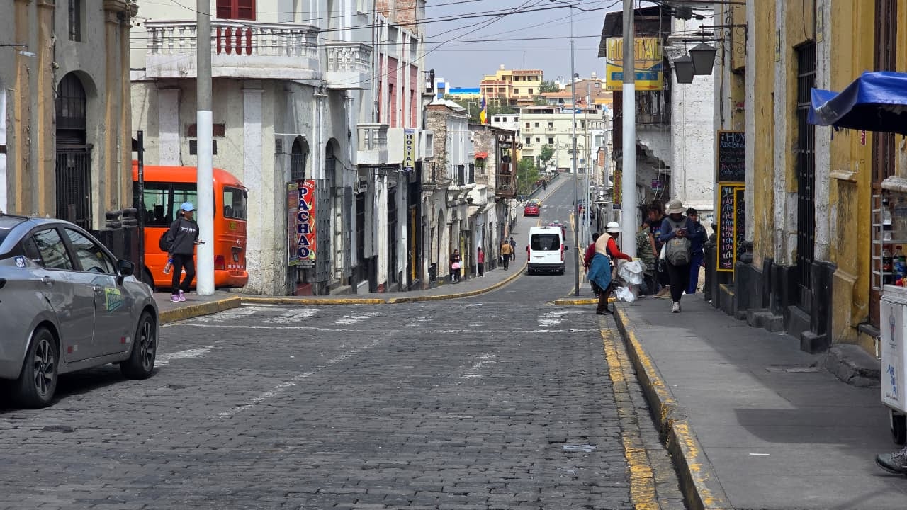 Calle Puente Bolognesi de Arequipa. (Foto: Yunsu Pariapaza/@photo.gec)