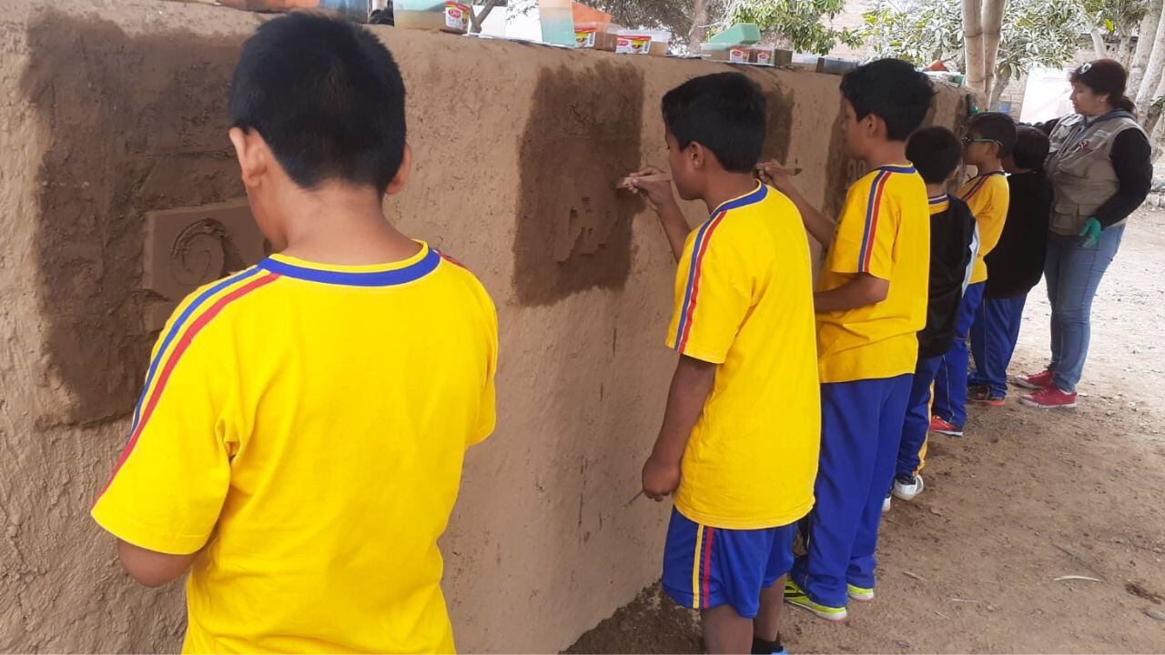 La actividad lúdica e interactiva permite que escolares que viven en el entorno de Chan Chan socialicen conocimientos y experiencias y se identifiquen con los valores universales del patrimonio mundial.