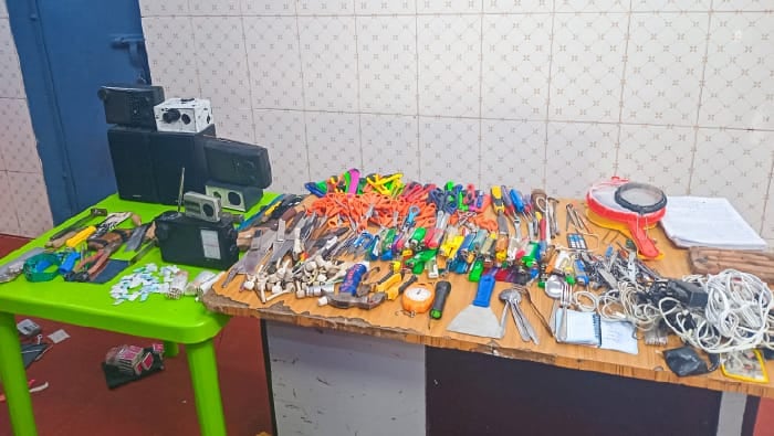 Inacautan objetos prohibidos como tijeras y otras herramientas punzocortantes en penal de Soocabaya