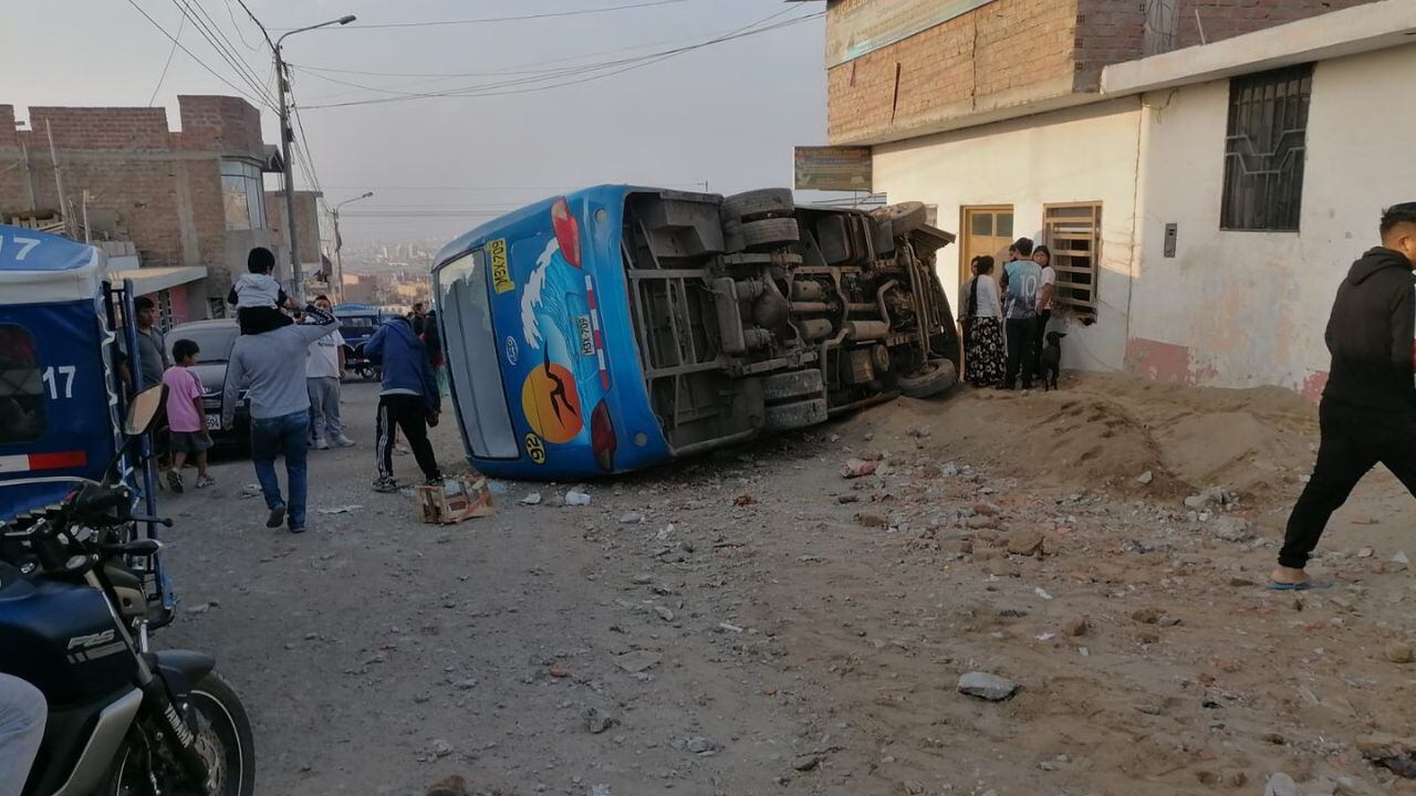 Accidente de tránsito se registró a las 6:45 de la mañana cuando la unidad circulaba por Nuevo Jerusalén. Niños en lista de heridos.