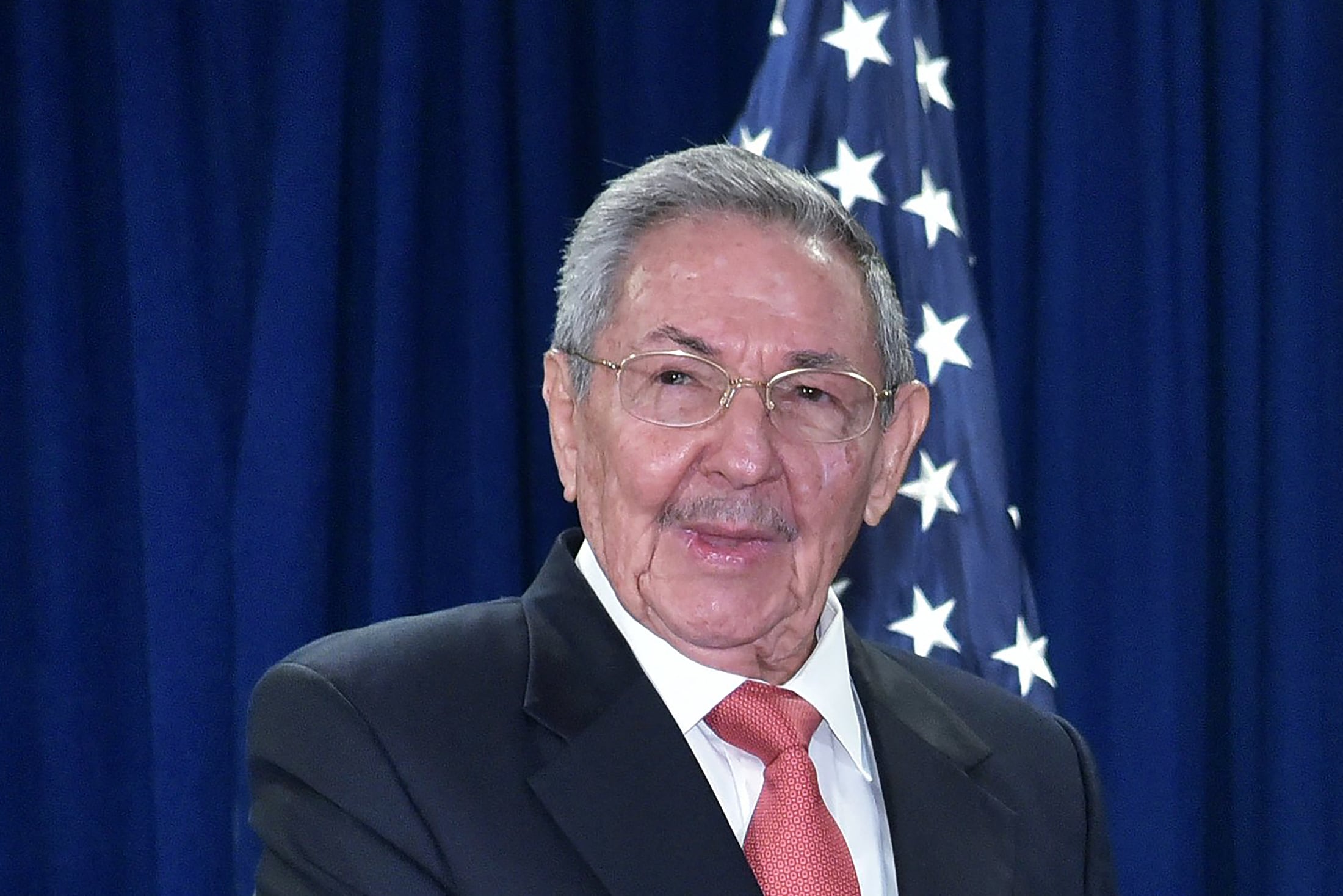 Todd Blanche señaló que Washington espera que el exmandatario cubano comparezca voluntariamente ante la justicia estadounidense o, de lo contrario, podría ser detenido. (Foto de THAER GHANAIM y Mandel NGAN / AFP).
