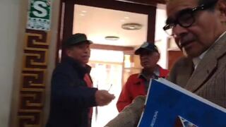 Lambayeque: Espinoza le arroja monedas a Horna en discusión por Jorge Pérez