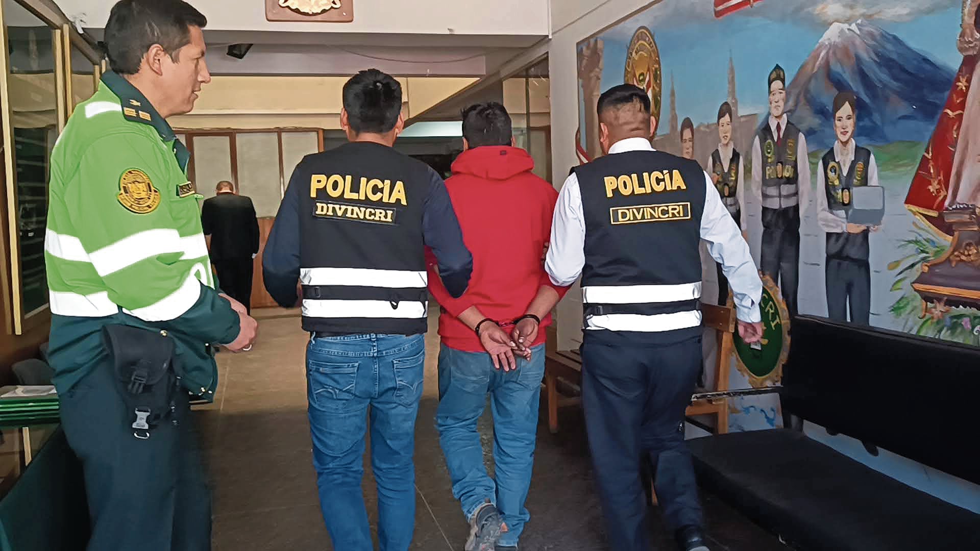 Agente policial del Grupo Terna detenido por usar movilidad del Estado en Arequipa. Foto: Referencial GEC.