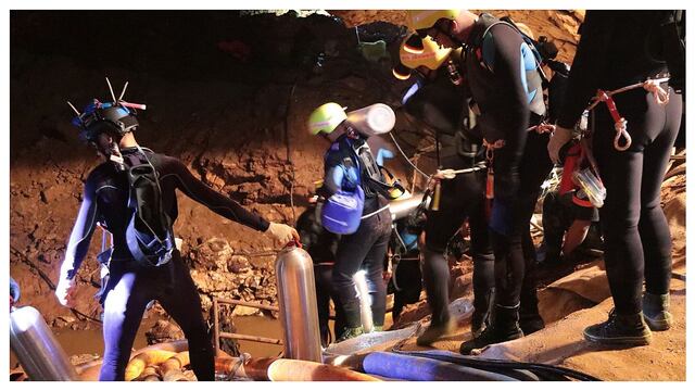 ​El impresionante momento en que rescataron a niños atrapados en cueva tailandesa (VIDEO)