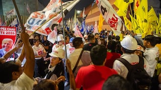 Debate electoral: simpatizantes se concentran fuera del Centro de Convenciones en el último día (FOTOS)