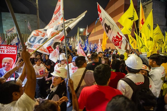 Debate electoral JNE: simpatizantes se concentran fuera del Centro de Convenciones en el último día