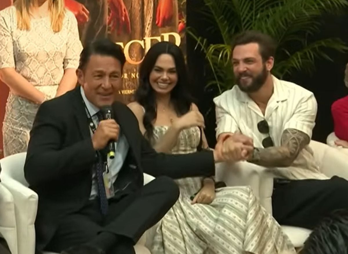 El actor mexicano bromeó sobre la polémica y nombró a Porcella como su “vocero personal” durante una conferencia de prensa. (Foto: Univision)