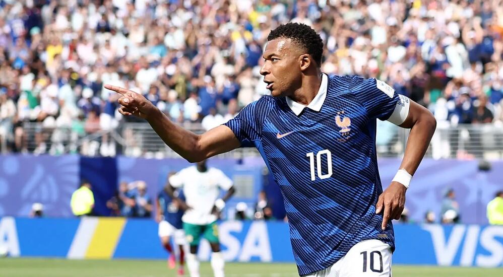El conjunto francés se impuso por 3-1 en su estreno por el Grupo I y sumó sus primeros tres puntos tras resolver el partido en la segunda mitad. FOTO: AFP