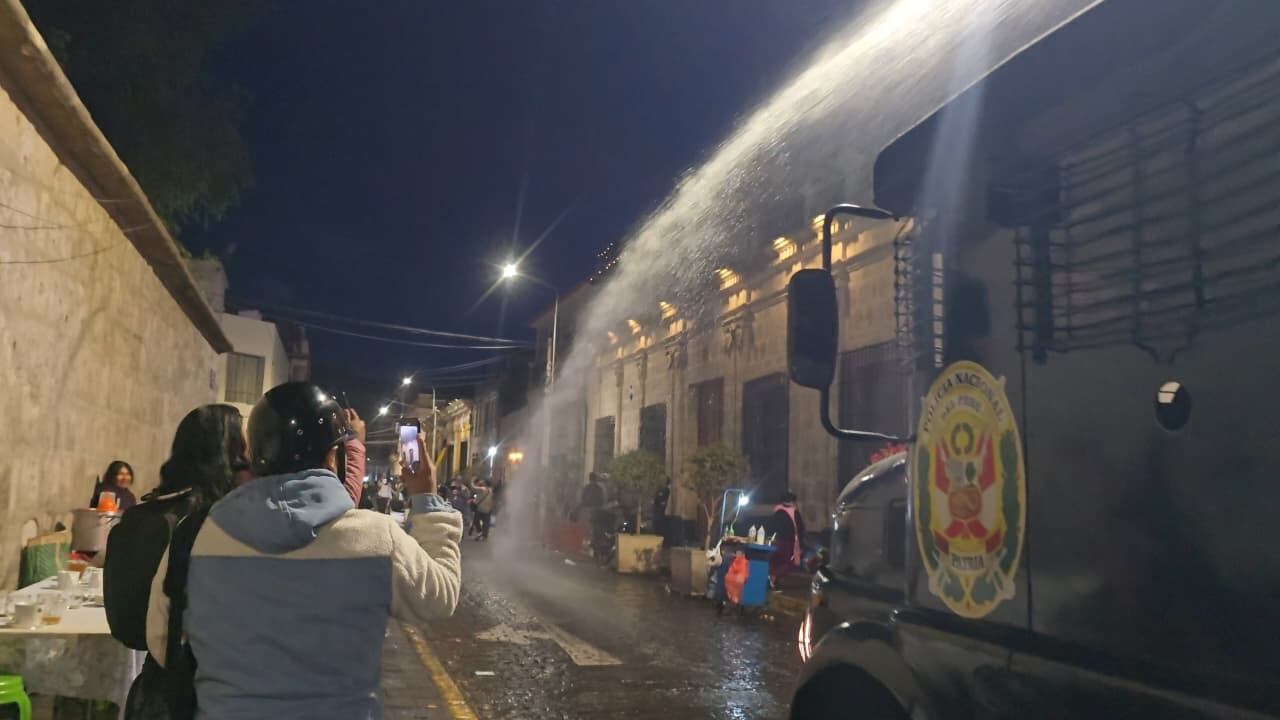 Así amaneció el Centro Histórico de Arequipa tras celebraciones de Halloween y Día de la Canción Criolla. Foto: GEC.