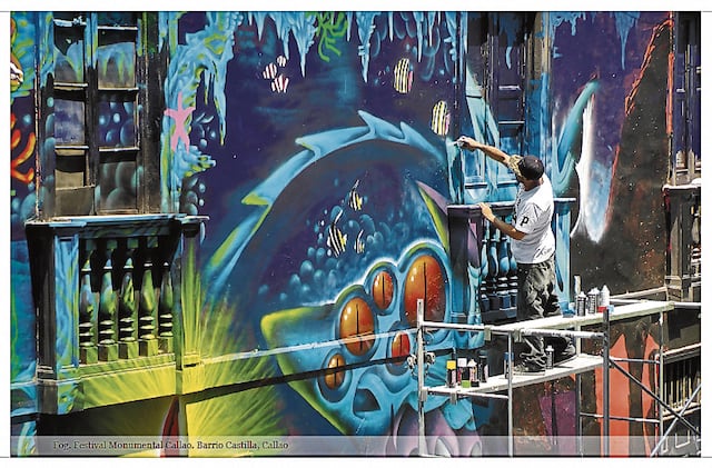 Pinturas de esmalte y acrílicas se utilizan para realizar un mural.