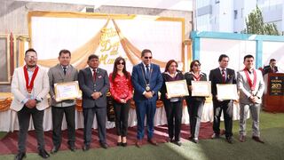 Día del Maestro en Arequipa: Homenajearon a docentes con 25 y 30 años de servicio