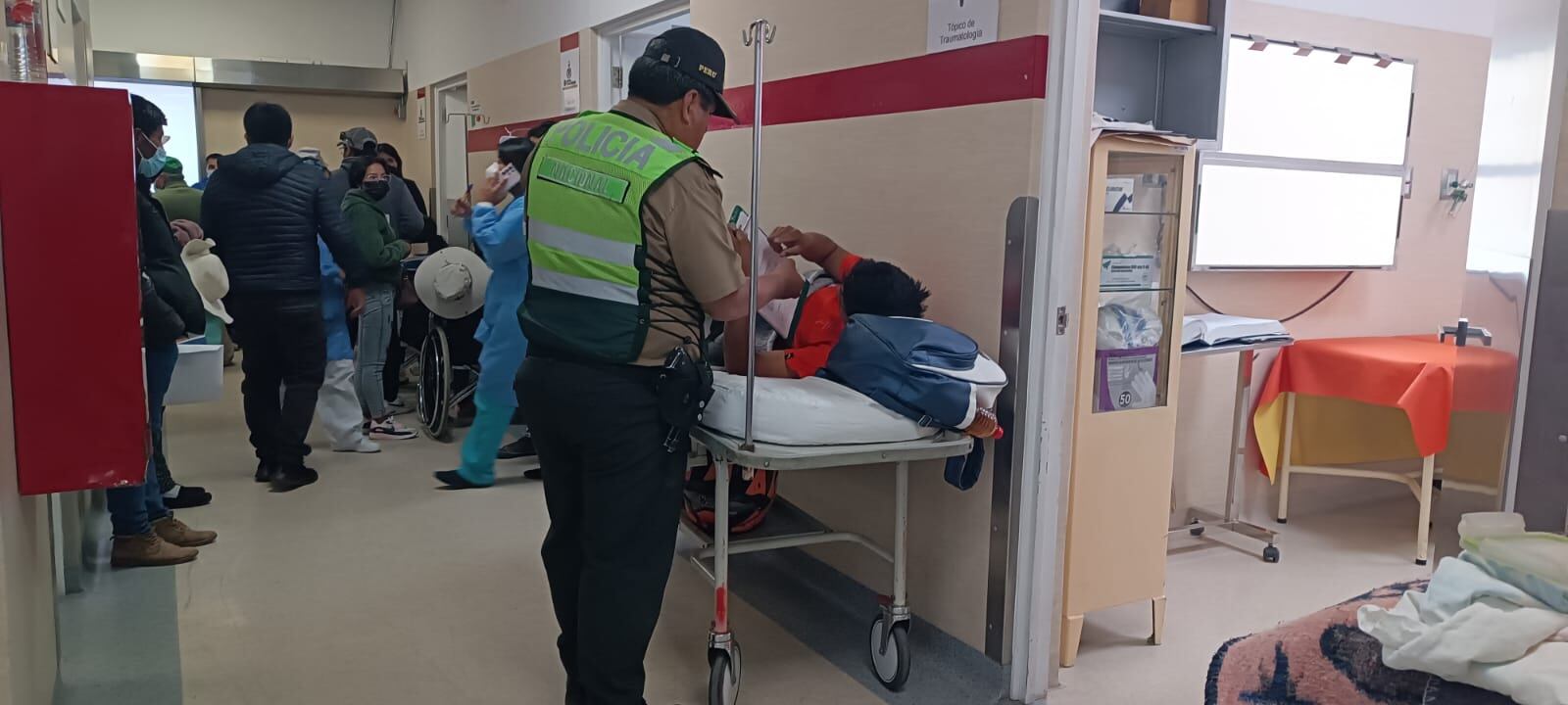 El hombre fue trasladado al hospital Honorio Delgado. (Foto: Referencial/GEC)