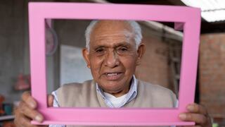 Moisés Huamán, el profesor jubilado de 82 años que dejó las aulas por la carpintería (FOTOS)