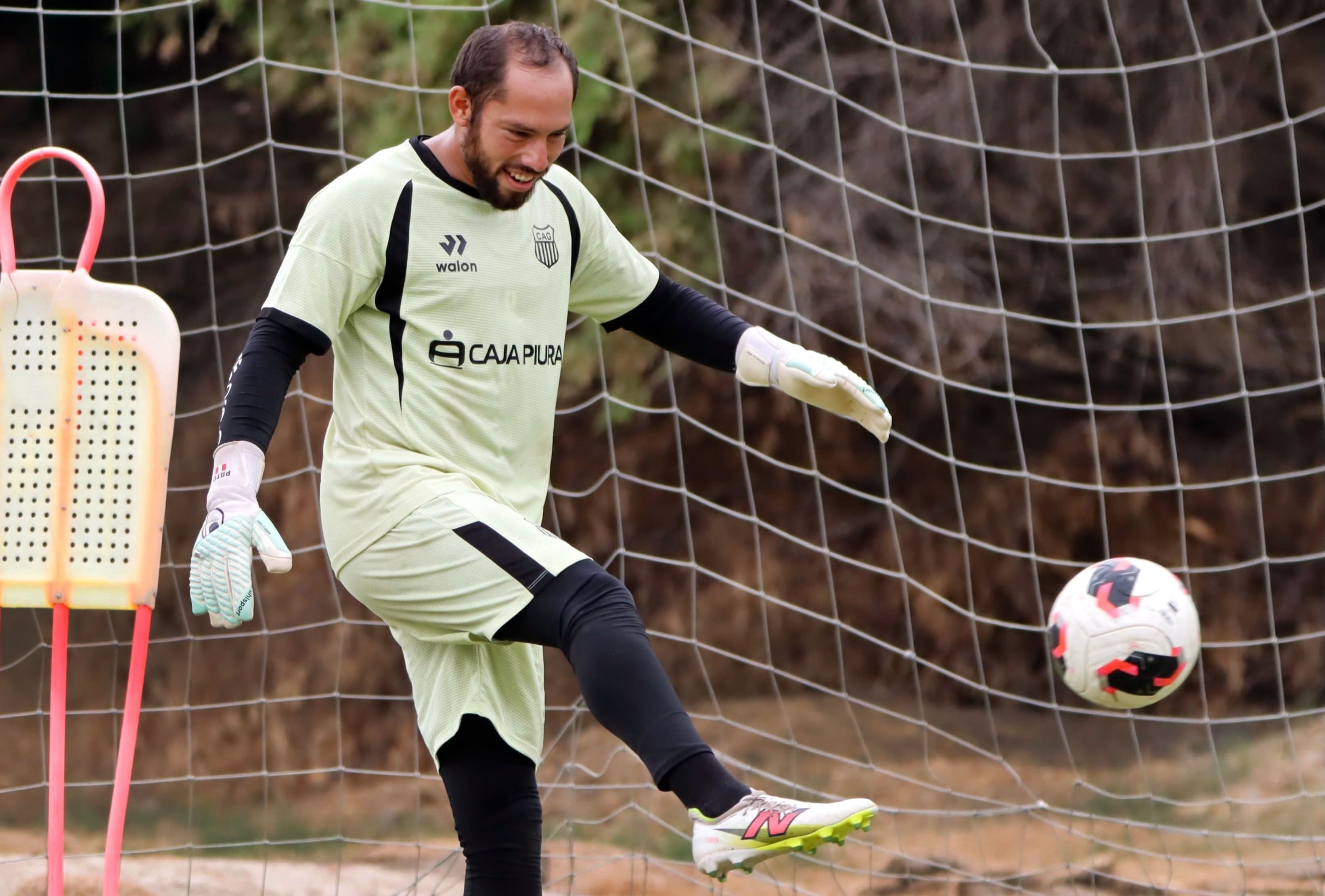 Portero Patricio Álvarez, quiere entregar su valla invicta ante Alianza Lima.