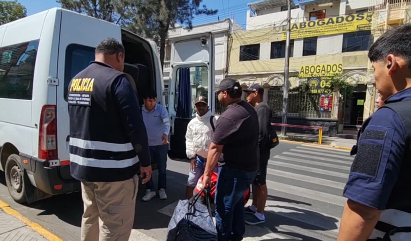 Expulsan a siete extranjeros de Arequipa
