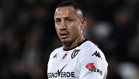 Gianluca Lapadula es “ampayado” con una mujer que no es su esposa en discoteca de Barcelona (VIDEO)