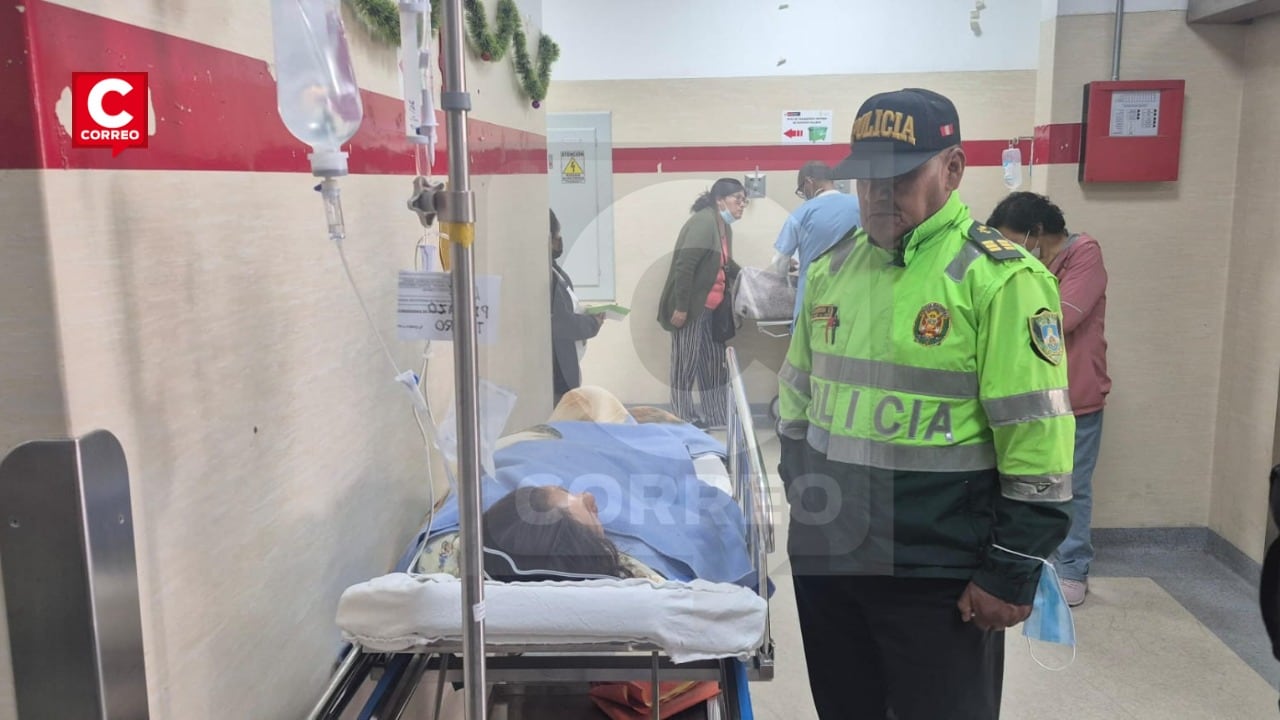 Mujer se lanza de taxi para escapar de golpiza de su pareja, en Miraflores (Arequipa). Foto: GEC.