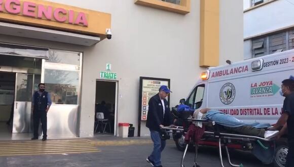 Heridos llegan al hospital Honorio Delgado. (Foto: GEC)