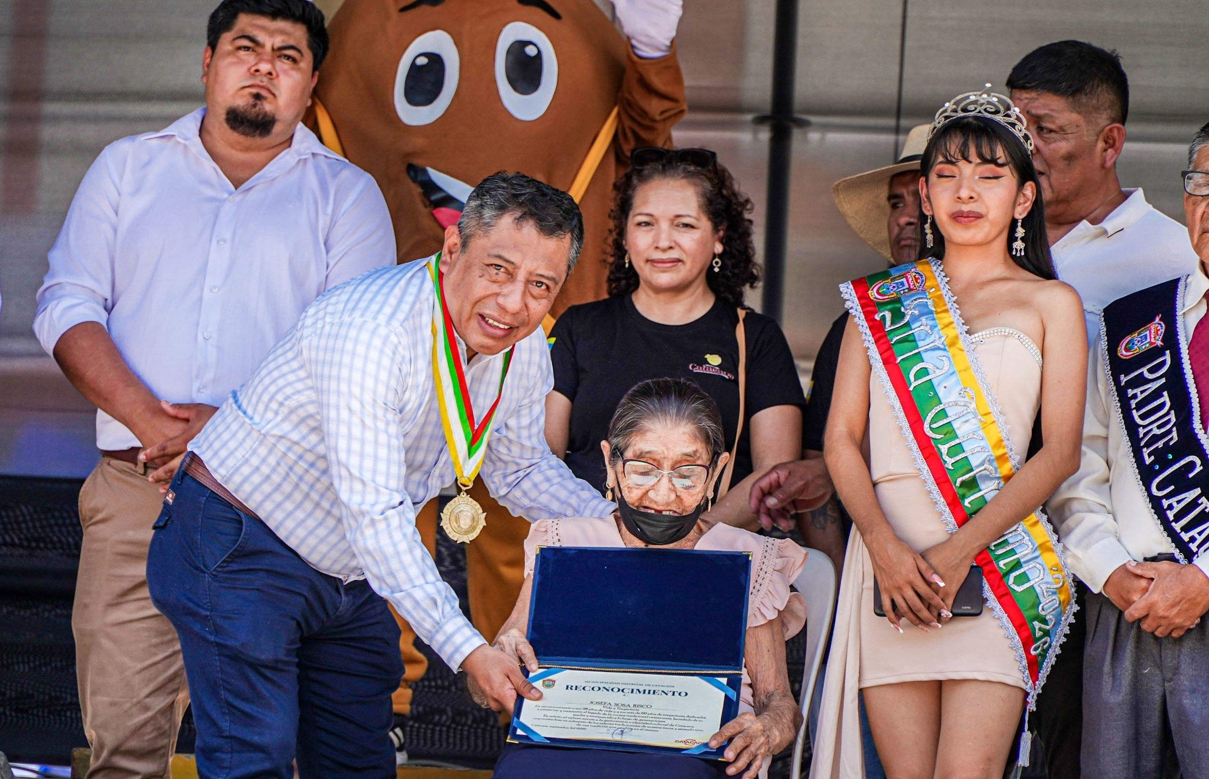 Homenaje en vida a doña "Chepita" Sosa en el festival gastronómico en Catacaos.
