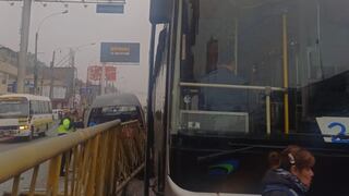 Combi se despista y choca con rejas del Metropolitano en Independencia