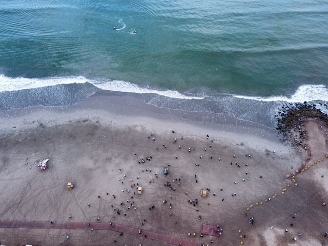 Cierran de la playa Agua Dulce por limpieza y fumigación (Foto: Julio Reaño/GEC)