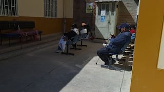 Huancayo: Pacientes del C.S. de Chilca esperan a la intemperie