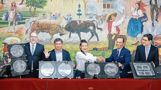 Municipalidad Provincial de Arequipa recibe semáforos peatonales donados por la Universidad San Pablo