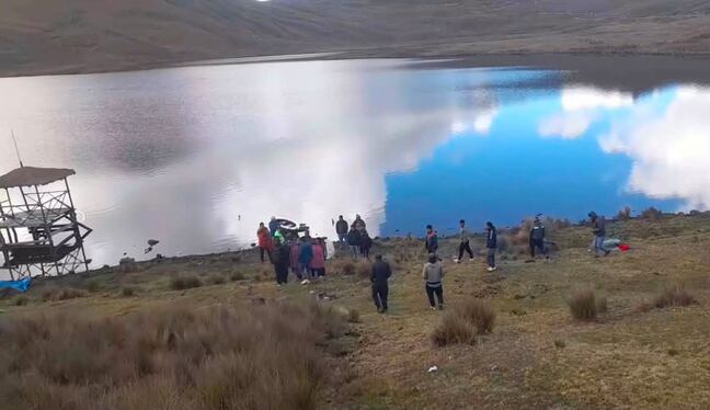 La emergencia registrada en la laguna Huachucocha, en el distrito de San Luis, provincia de Carlos Fermín Fitzcarrald, dejó un saldo final de dos fallecidos y una persona sobreviviente. Las causas del accidente continúan en investigación. (Foto: COER)