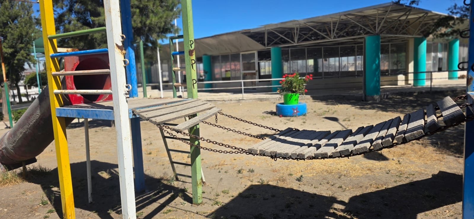 Parque infantil en Paucarpata sin mantenimiento desde hace 8 años. (Foto: Omar Cruz/@photo.gec)