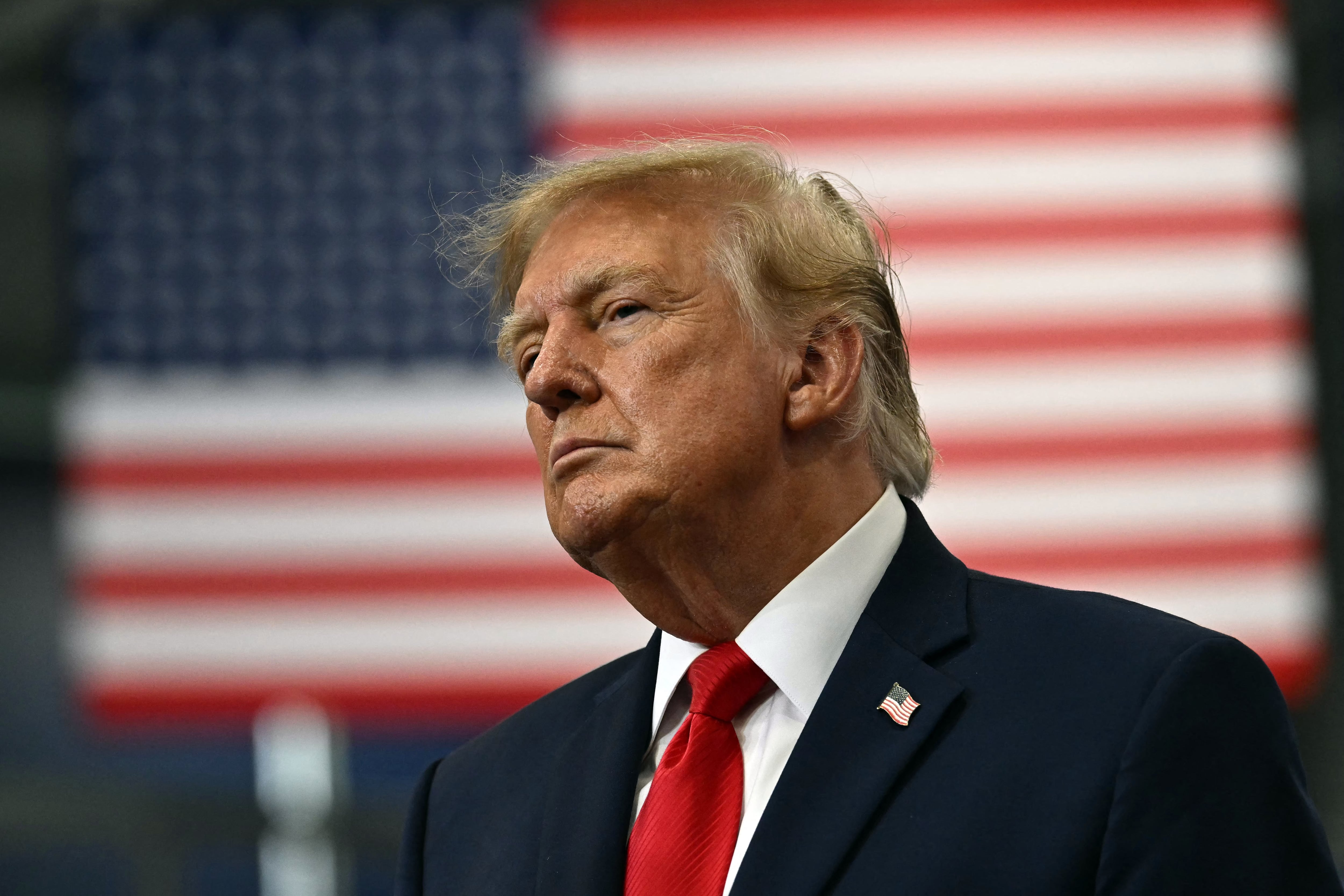 Donald Trump expresa sus deseos de recuperación al papa León XIV tras cirugía por cáncer