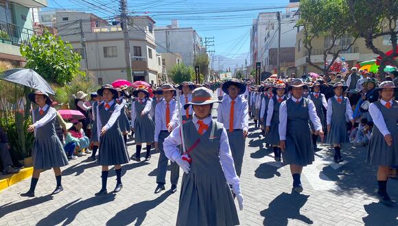 Colegios presentes en desfile por el aniversario de Cerro Colorado. (Foto: GEC)