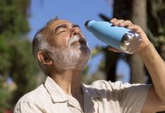 Verano: ¿Por qué los niños y adultos mayores se deshidratan?