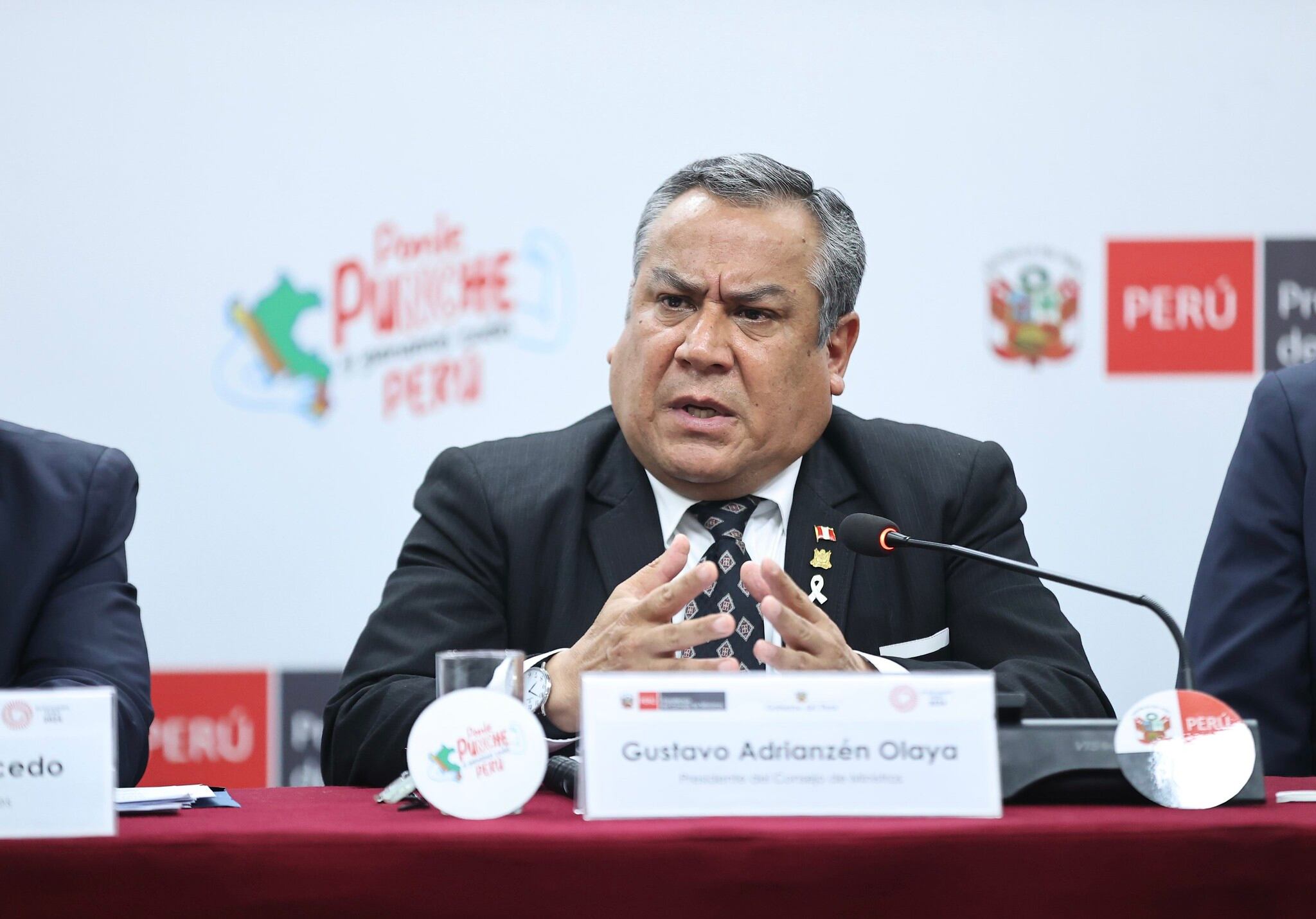 “No puedes retirar a un ministro de Estado encargado de un tema tan serio en una crisis como esta para promover una censura”, expresó Gustavo Adrianzén. (Foto: PCM)