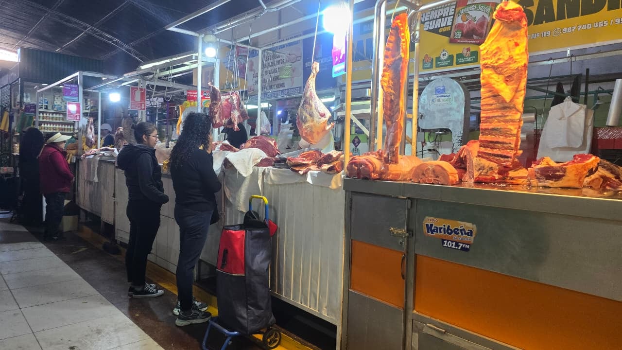 Precio de los productos de primera necesidad en el mercado Nueva Aurora de Arequipa. (Foto: Yunsu Pariapaza/@photo.gec)