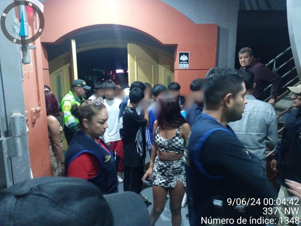 Al local le impusieron una multa de 5 150 soles y fue clausurado por 30 días. Los menores de edad fueron llevados a la dependencia policial