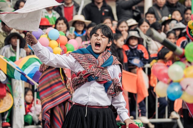 Fiestas del Cusco: Derroche de talento en concurso de danzas de nivel primario