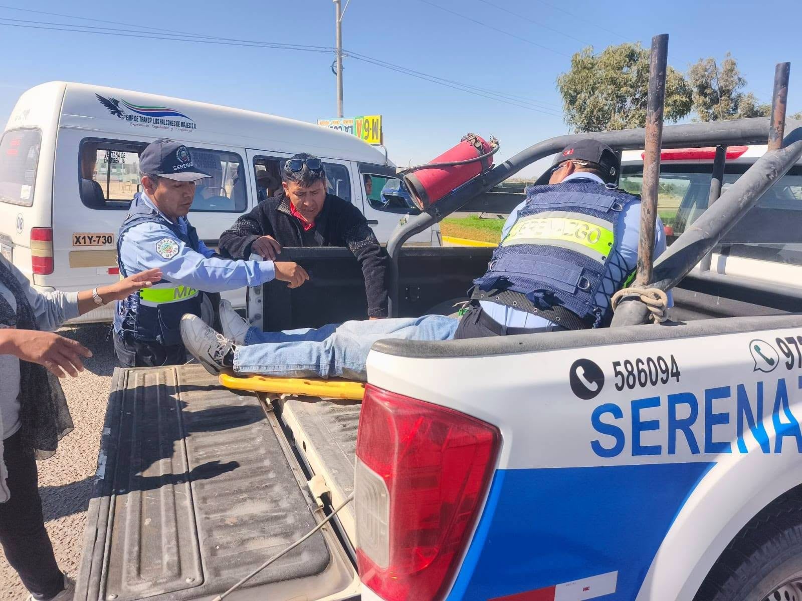 Choque entre camioneta y motocicleta deja a un joven herido en Majes. Foto: Serenazgo Majes.