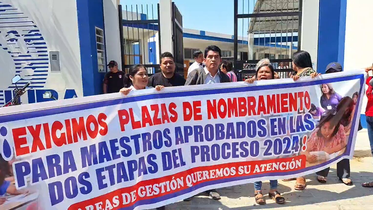 Docentes protestan en la DREP