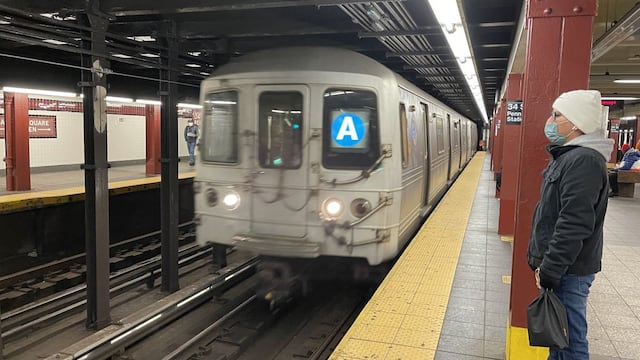 Joven de 16 años paralizó el Metro de Nueva York al caminar por los túneles