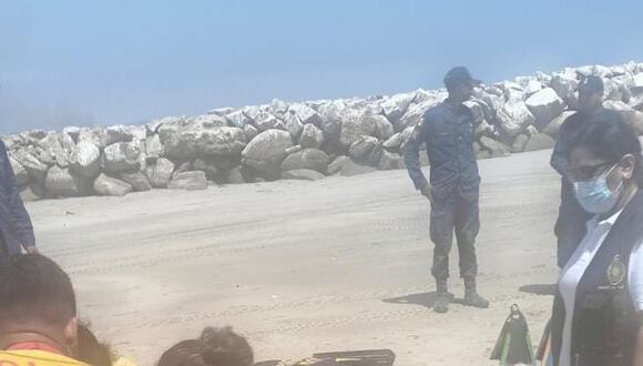 Los agentes policiales de la Unidad de Salvamento Acuático ubicaron el cadáver de José Abel Barrantes Yatzagyachi que flotaba en el mar