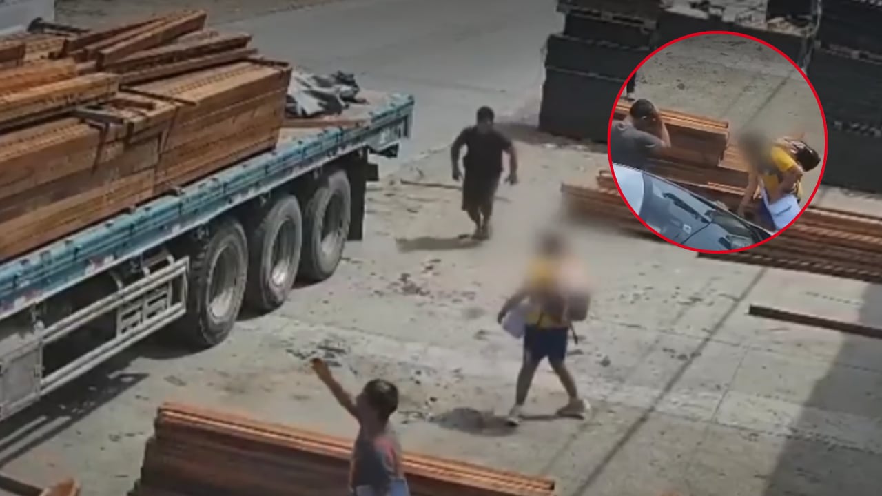 El menor caminaba junto a su abuelo y hermana cuando el material cayó de un vehículo de carga en Tablada de Lurín. Tres personas fueron intervenidas tras el accidente. (Imágenes de América Noticias)