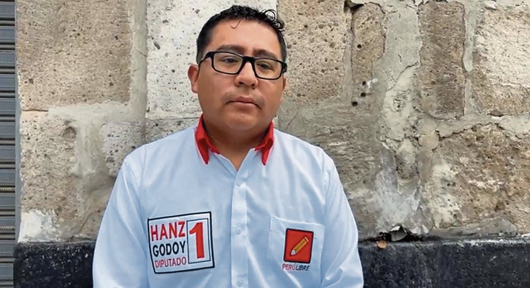 Candidato de Perú Libre, Hanz Godoy, respalda a Vladimir Cerrón. Foto: GEC.