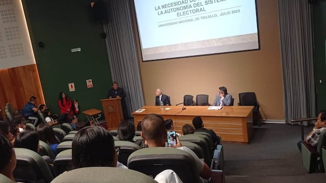 La Libertad: Analizan los retos de la democracia liberal en la Universidad Nacional de Trujillo (UNT)