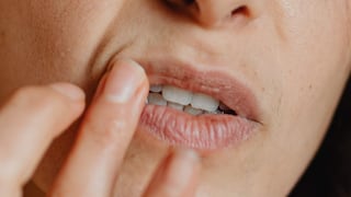 El truco casero más eficaz para sanar los labios agrietados