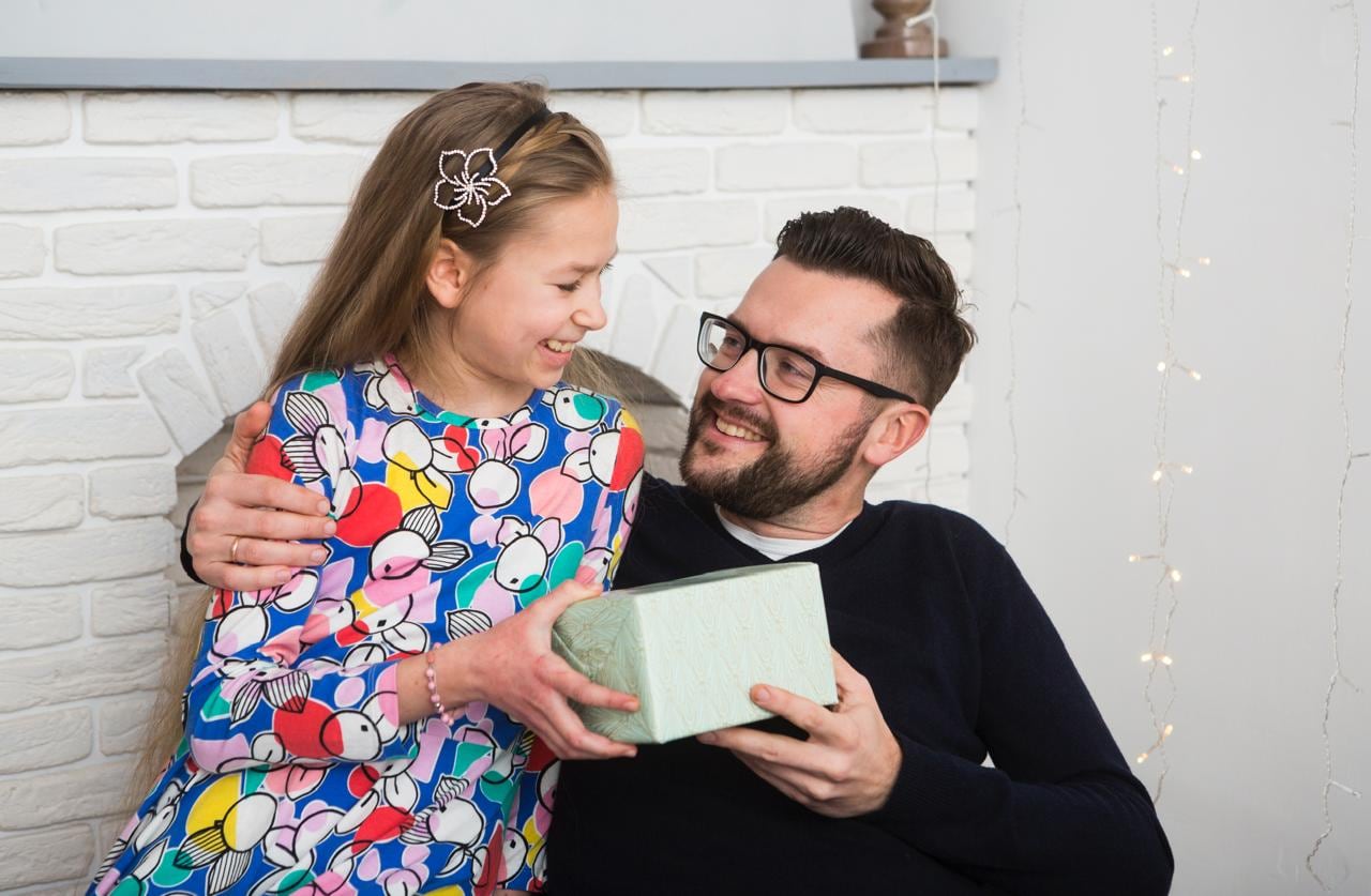 La personalización se consolida como una de las principales tendencias de compra para el Día del Padre. Expertos recomiendan identificar el estilo de vida y preferencias de cada papá para elegir una fragancia acorde a su personalidad.