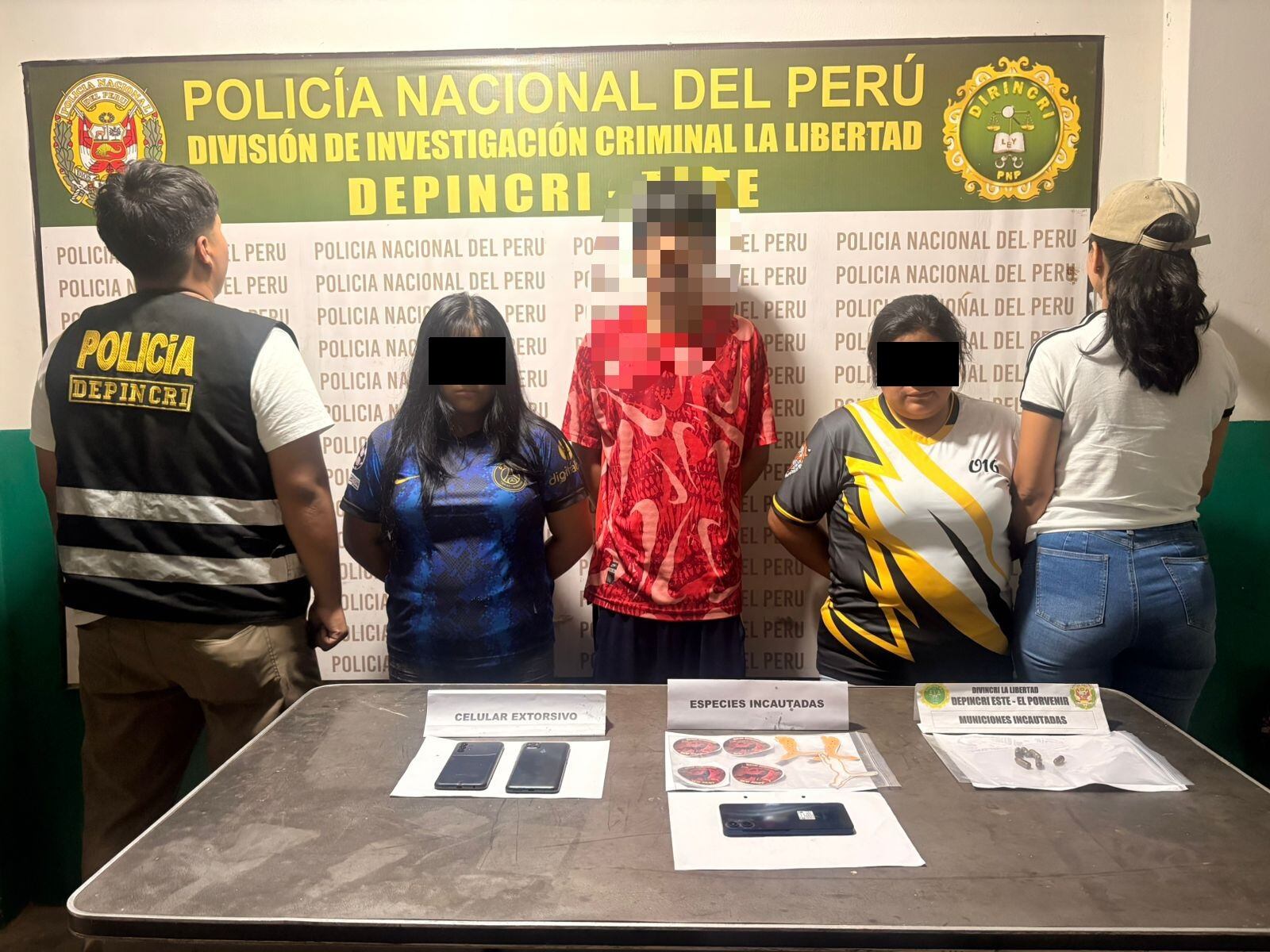Entre los detenidos, hay un adolescente de 17 años. (Foto: PNP)