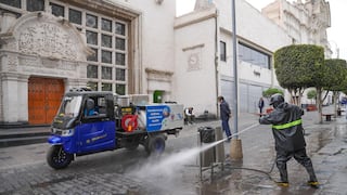 Activan unidades con agua a presión y caliente para limpiar el centro de Arequipa